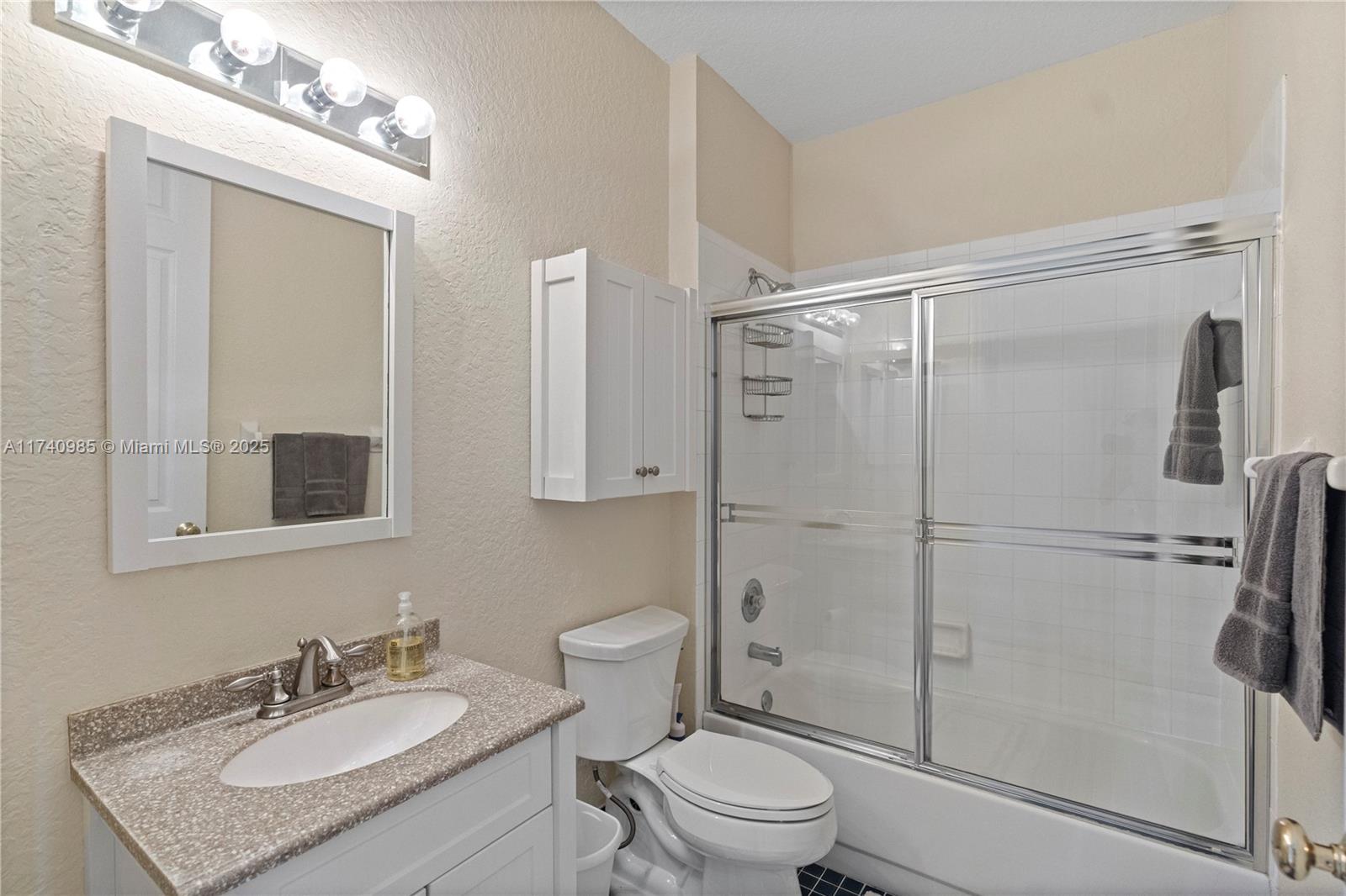 HOLLYWOOD LAKES COUNTRY C - Residential