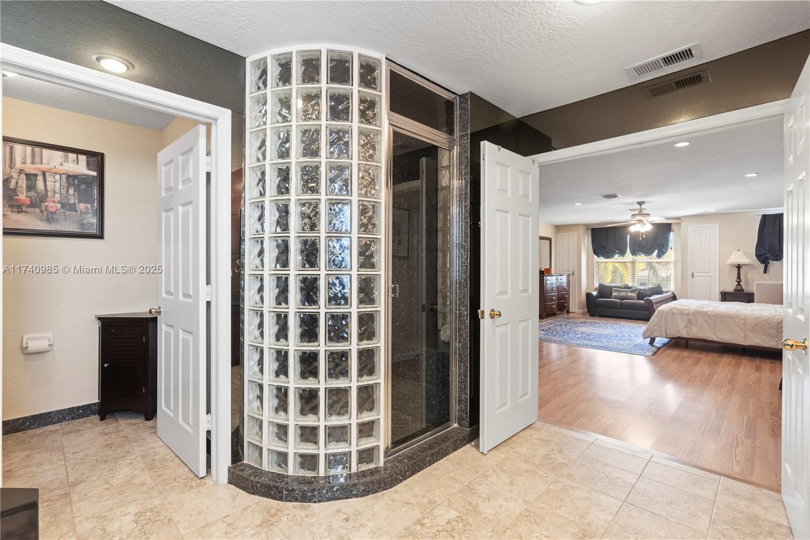 HOLLYWOOD LAKES COUNTRY C - Residential