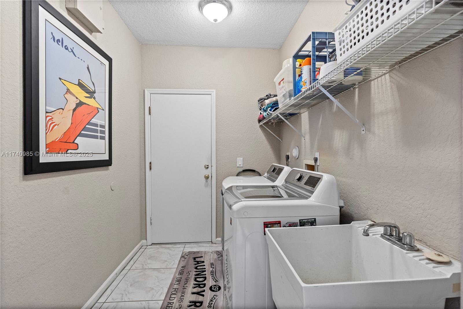 HOLLYWOOD LAKES COUNTRY C - Residential
