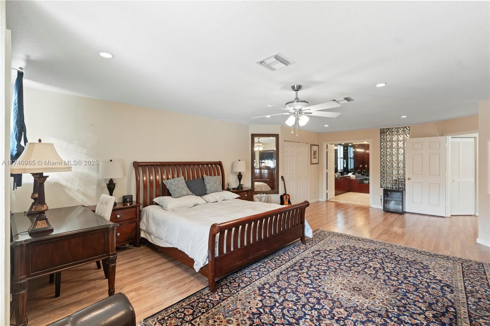 HOLLYWOOD LAKES COUNTRY C - Residential