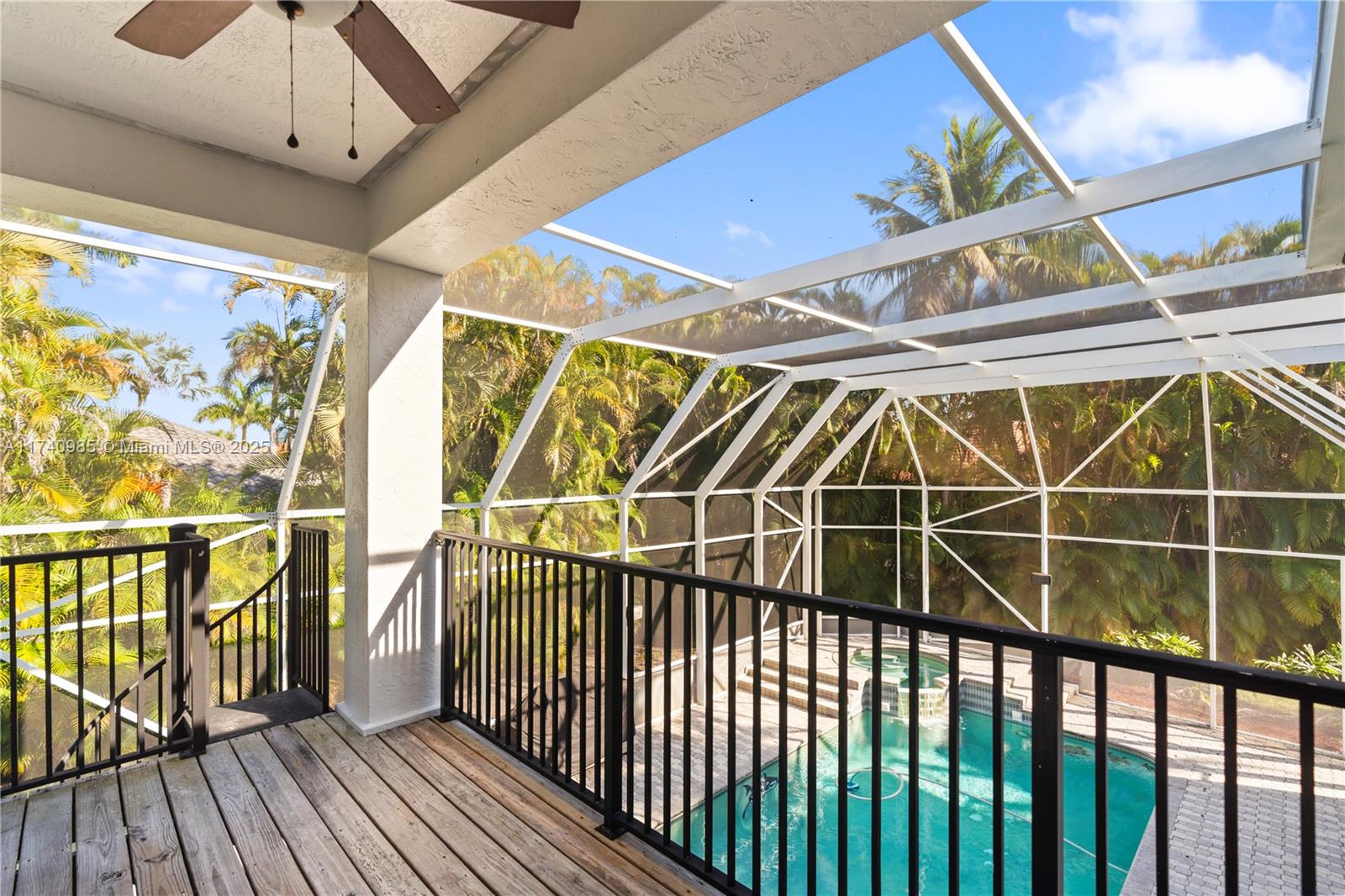 HOLLYWOOD LAKES COUNTRY C - Residential