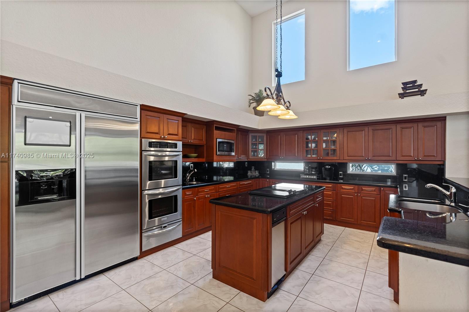 HOLLYWOOD LAKES COUNTRY C - Residential