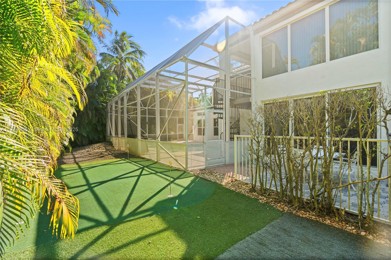 HOLLYWOOD LAKES COUNTRY C - Residential