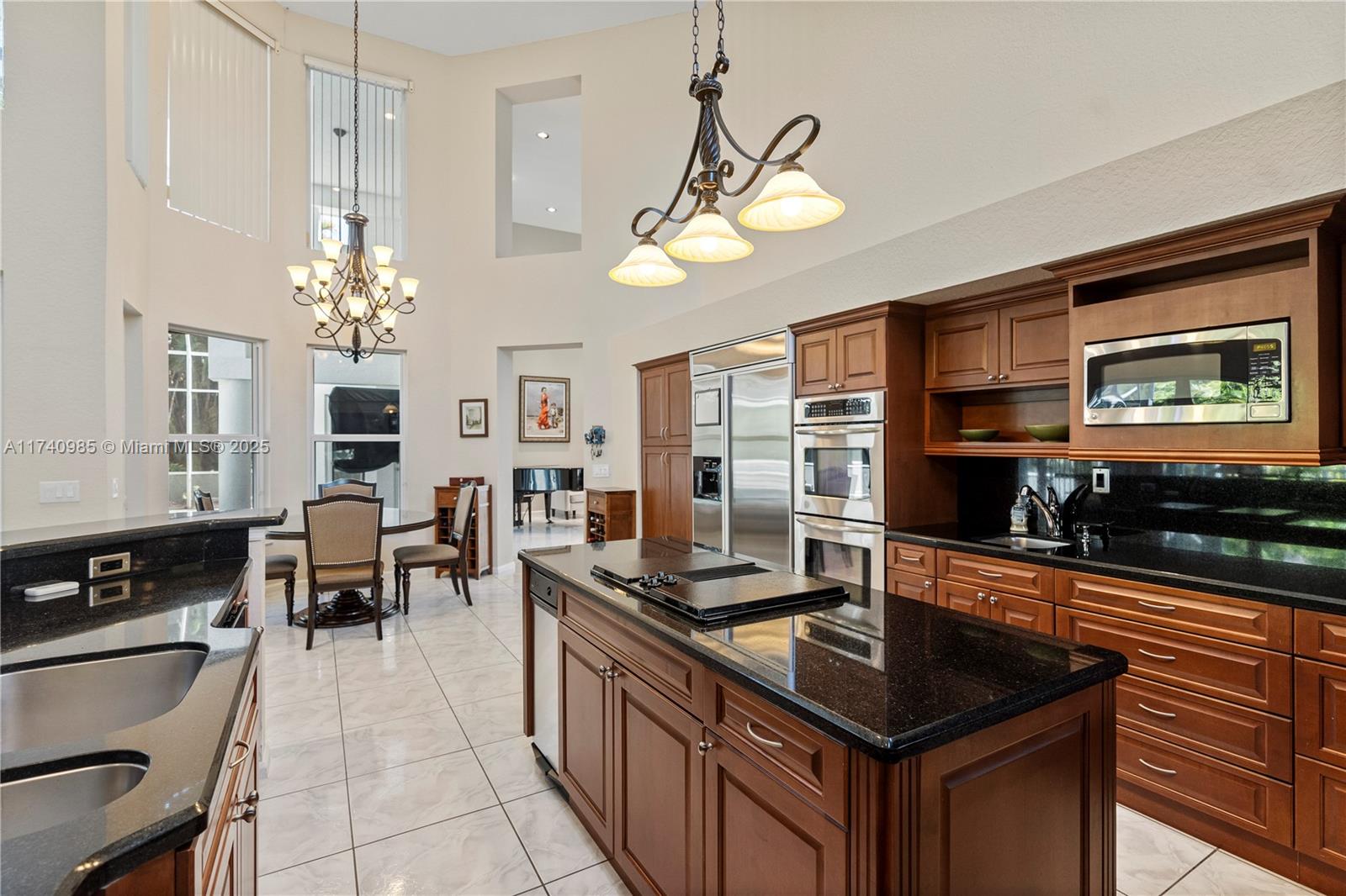 HOLLYWOOD LAKES COUNTRY C - Residential