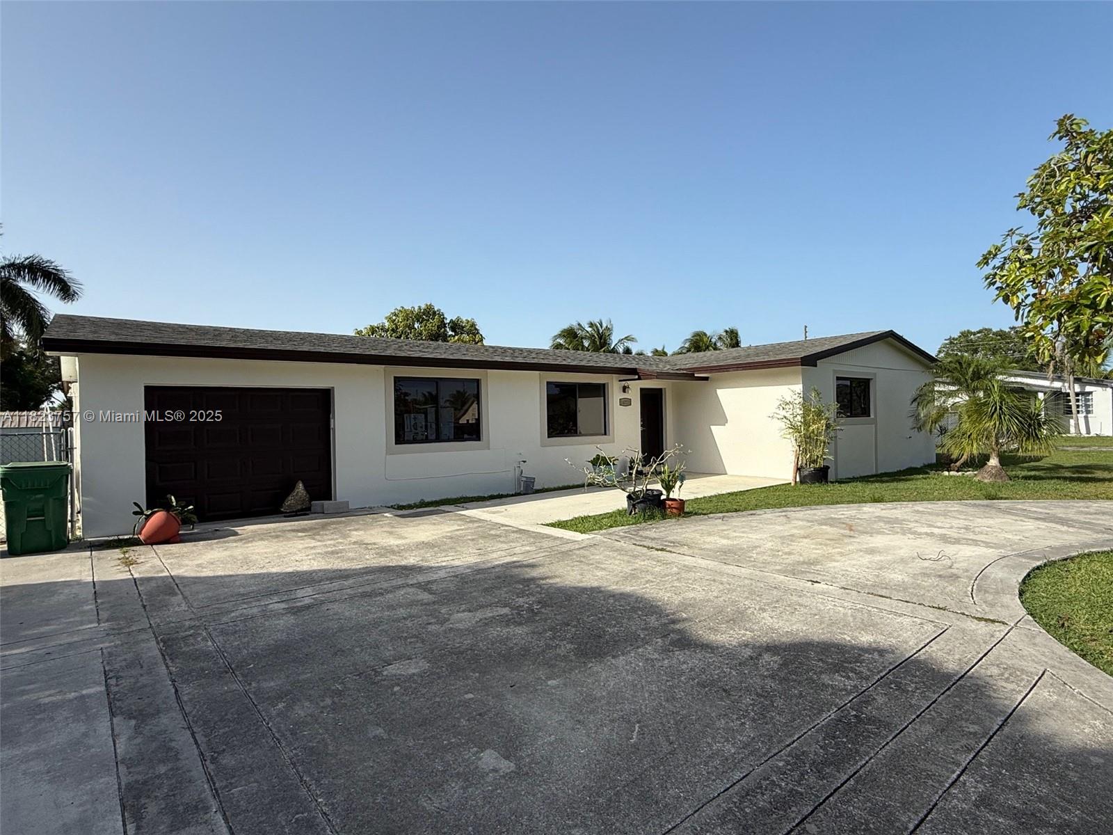 16221 Sw 283rd St, Homestead, Miami-Dade County, Florida - 4 Bedrooms  
3 Bathrooms - 