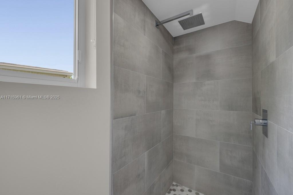 MIAMI SHORES SEC 3 - Residential