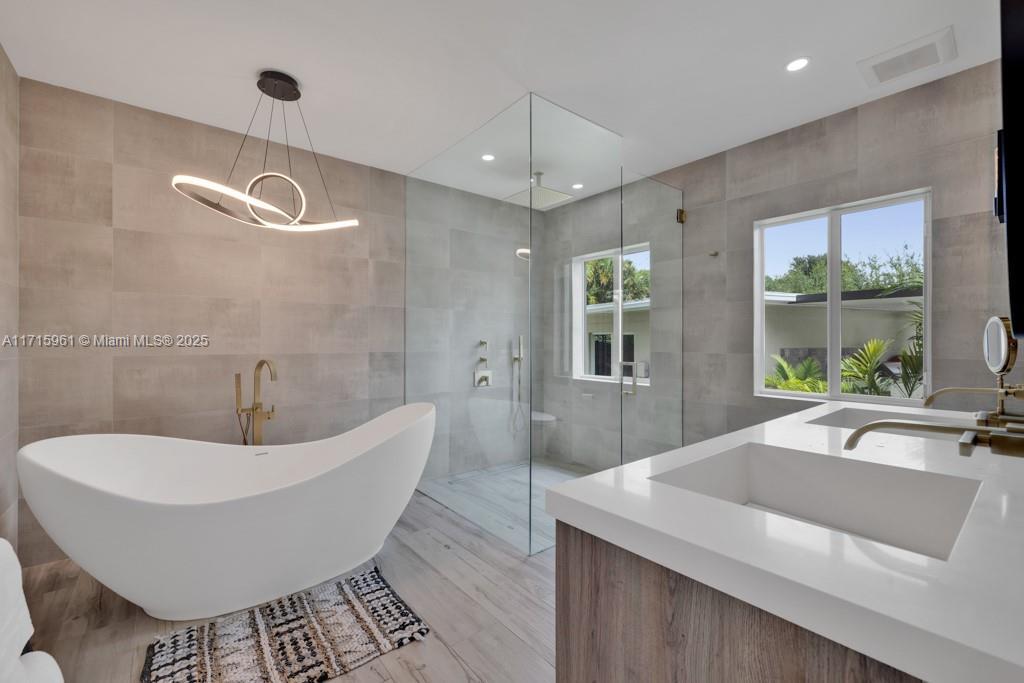 MIAMI SHORES SEC 3 - Residential