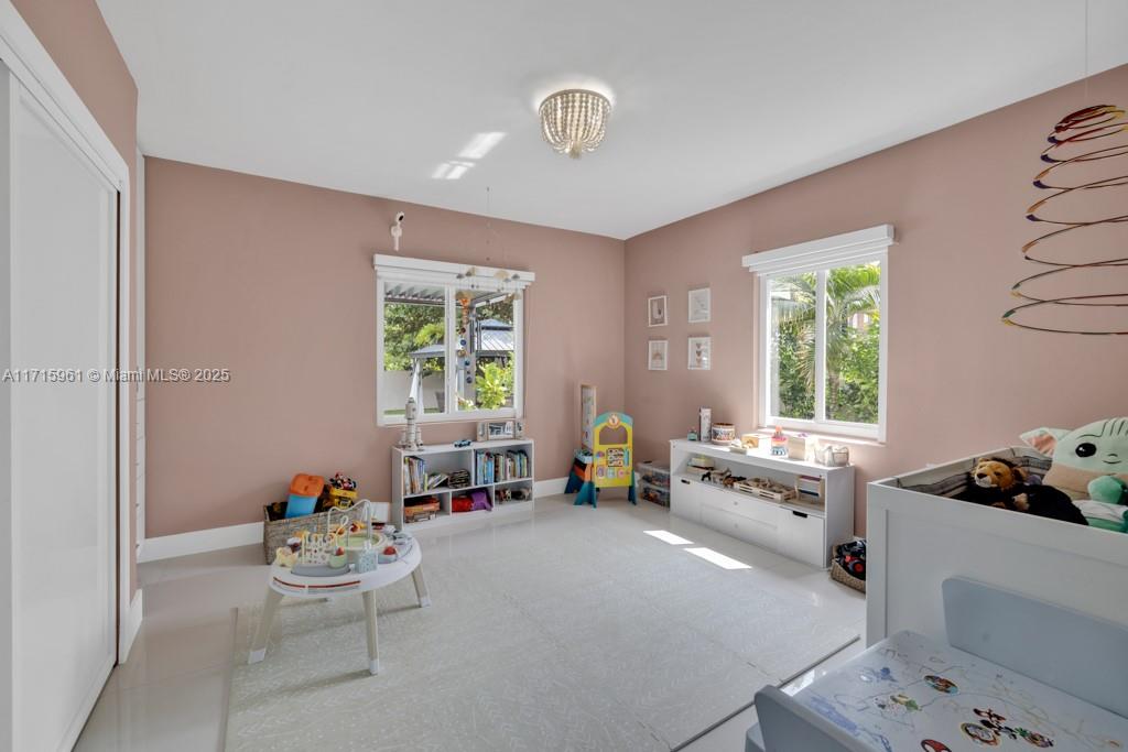 MIAMI SHORES SEC 3 - Residential