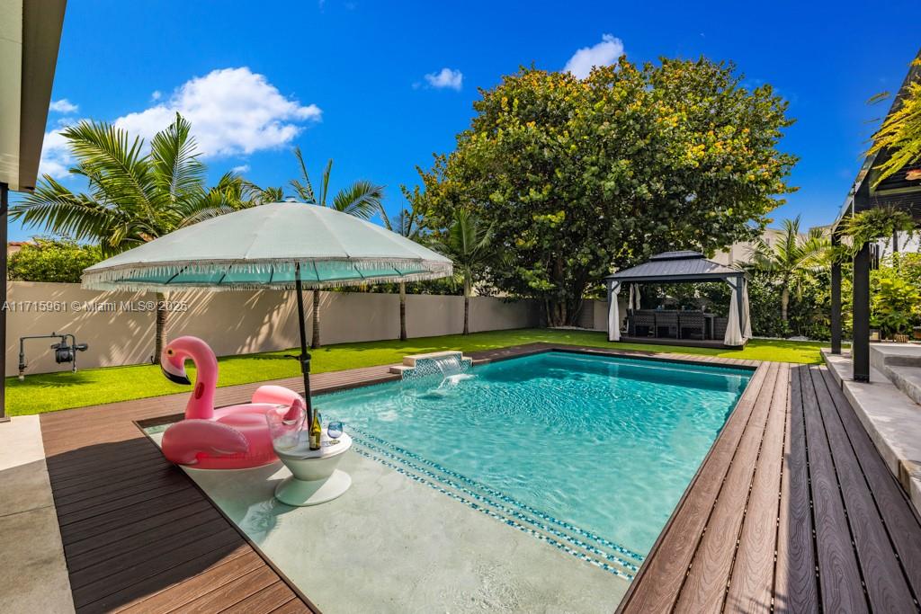 MIAMI SHORES SEC 3 - Residential