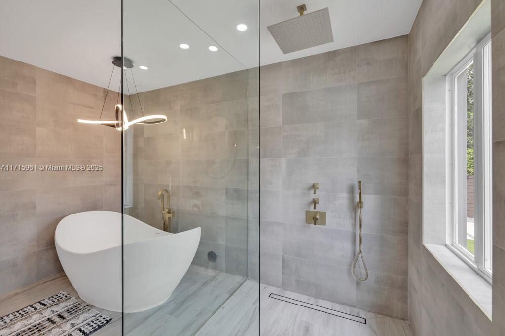 MIAMI SHORES SEC 3 - Residential