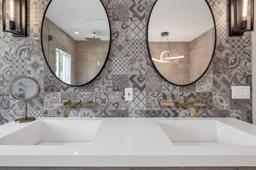 MIAMI SHORES SEC 3 - Residential