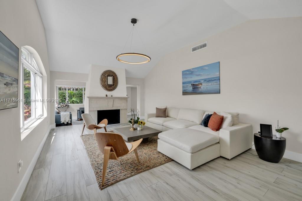 MIAMI SHORES SEC 3 - Residential