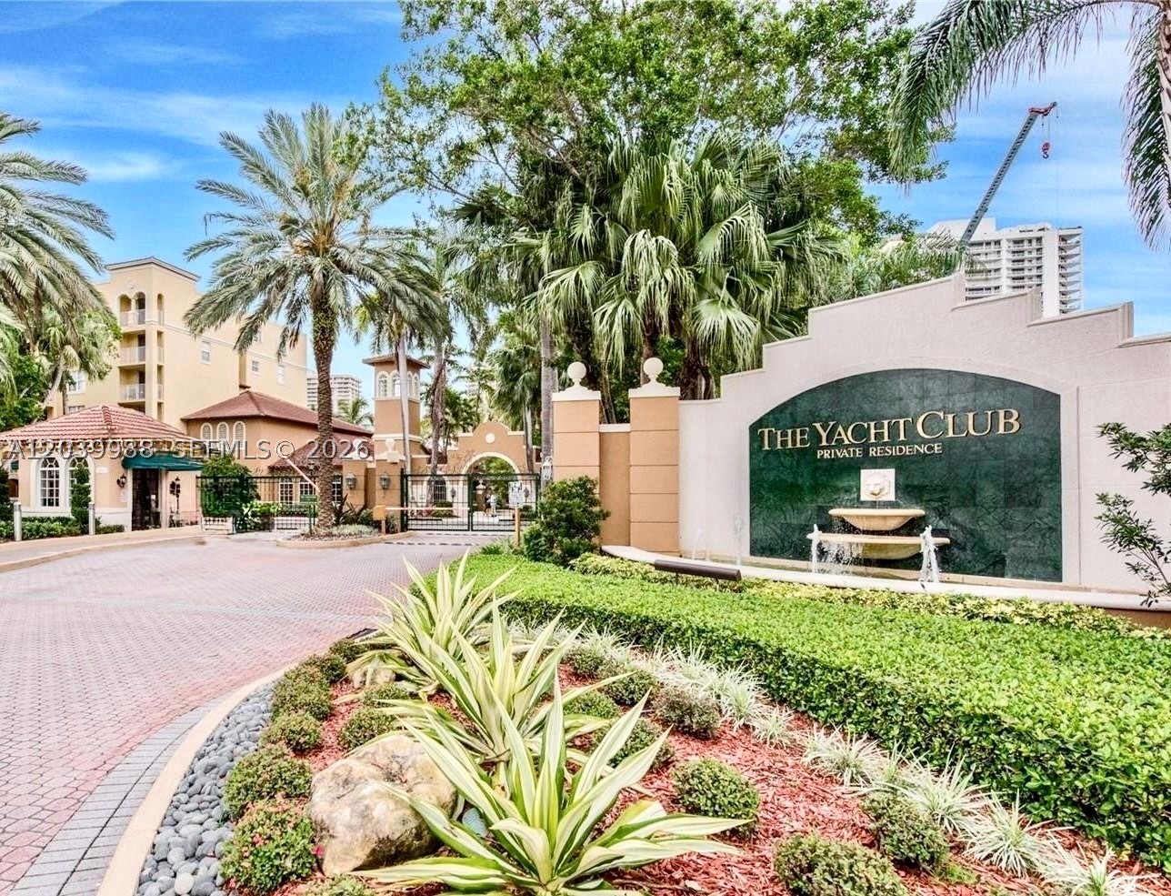 Photo 1 of 11 — 19655 E Country Club Dr 6103, Aventura, FL 33180