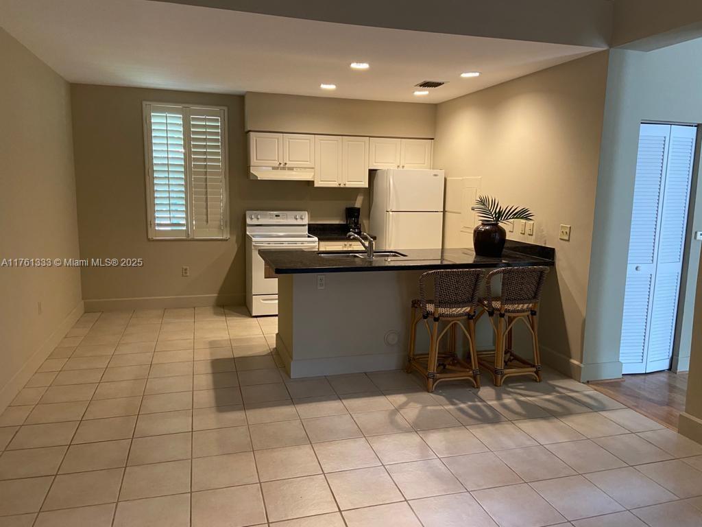 Rental Property at 6598 W Sample Rd 6598, Coral Springs, Broward County, Florida - Bedrooms: 1 
Bathrooms: 1  - $1,650 MO.