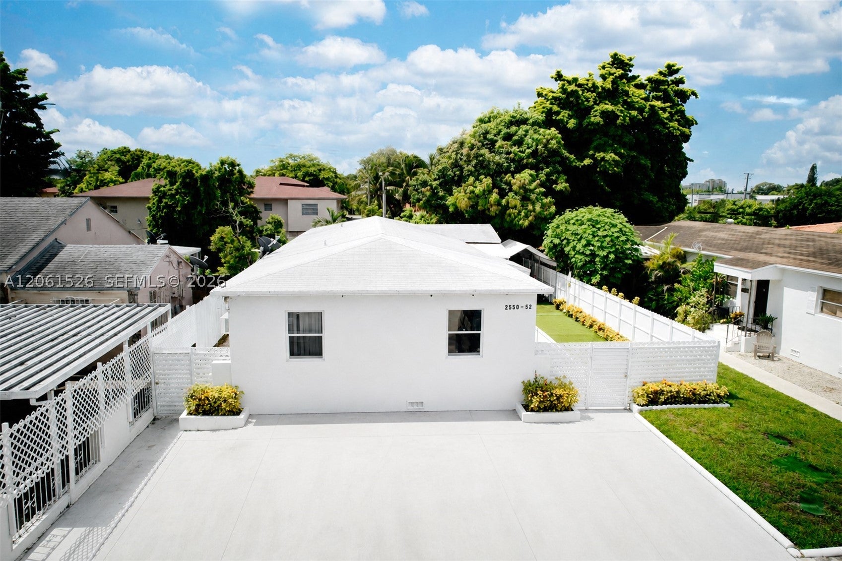 2550-2552 SW 10 St