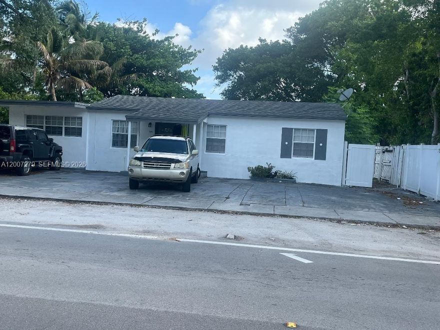 Great income property in North Miami. Close to shopping center, transportations and marketplaces. Please bring your preapproved buyers. price to sell fast.