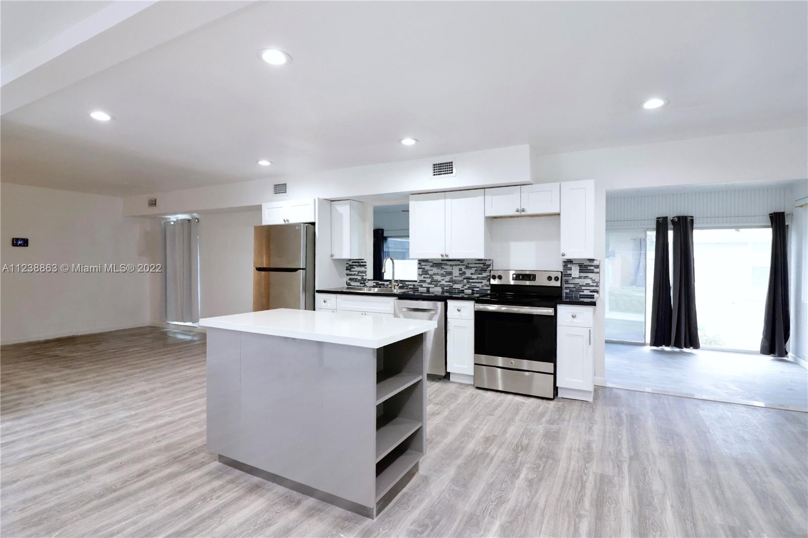 MAINLANDS OF TAMARAC LAKE - Residential