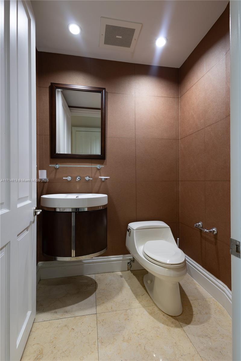 10295 COLLINS AVE RESDNTA - Residential