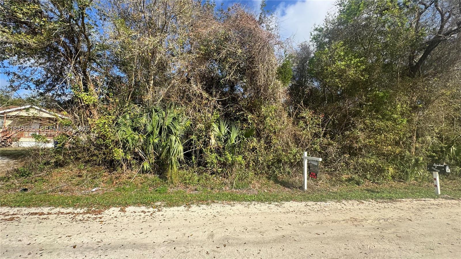 VERO LAKE ESTATES UNIT H- - Land