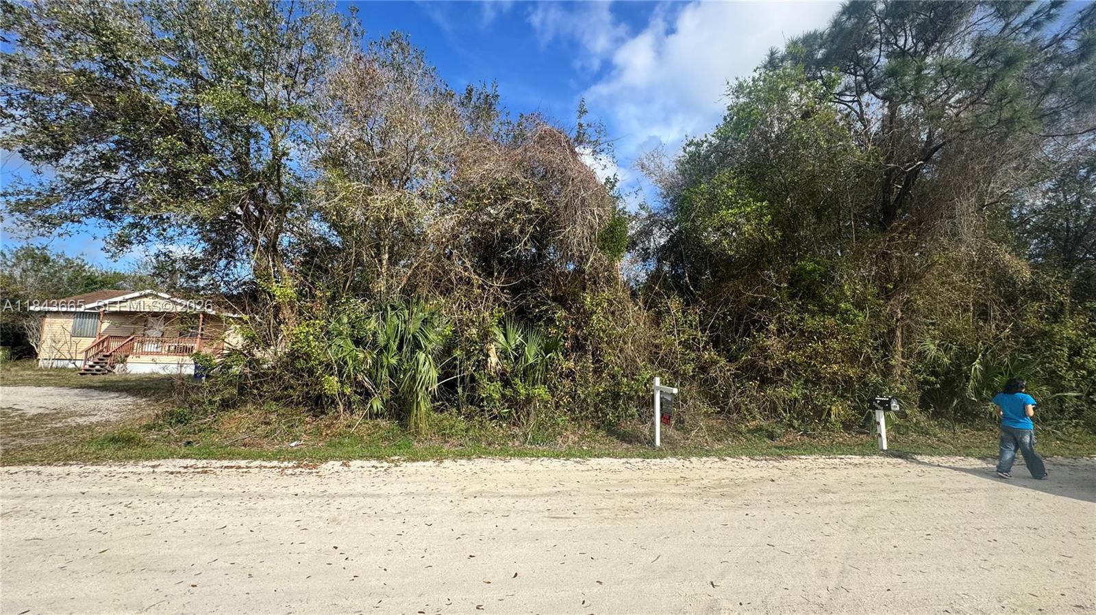 VERO LAKE ESTATES UNIT H- - Land