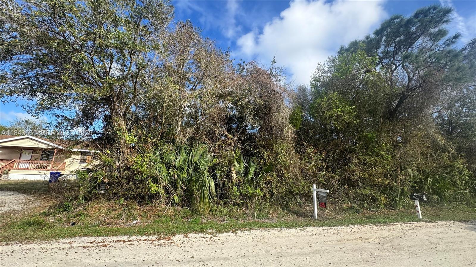 VERO LAKE ESTATES UNIT H- - Land