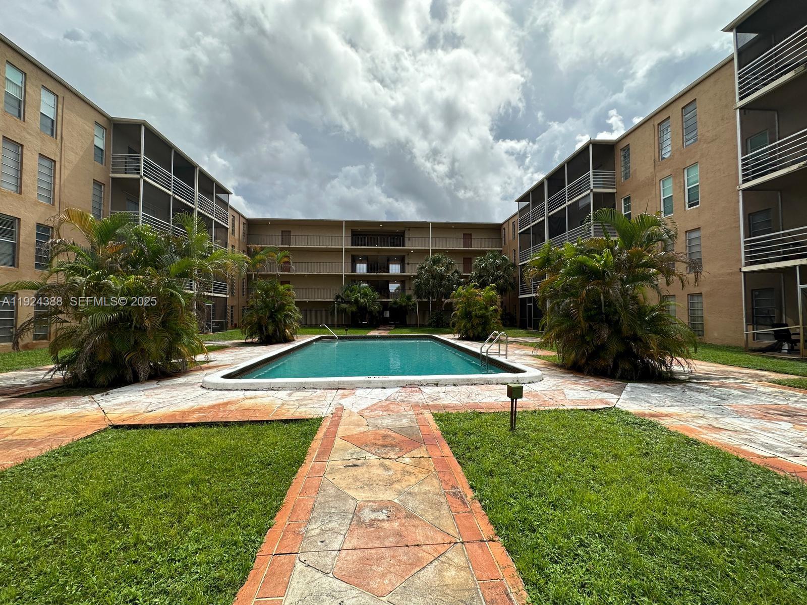 TOWN SQUARE CONDO - Residential Lease