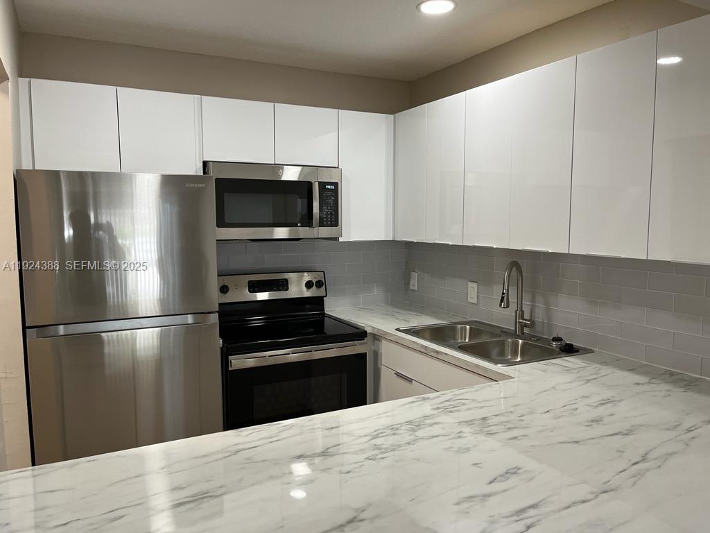 TOWN SQUARE CONDO - Residential Lease