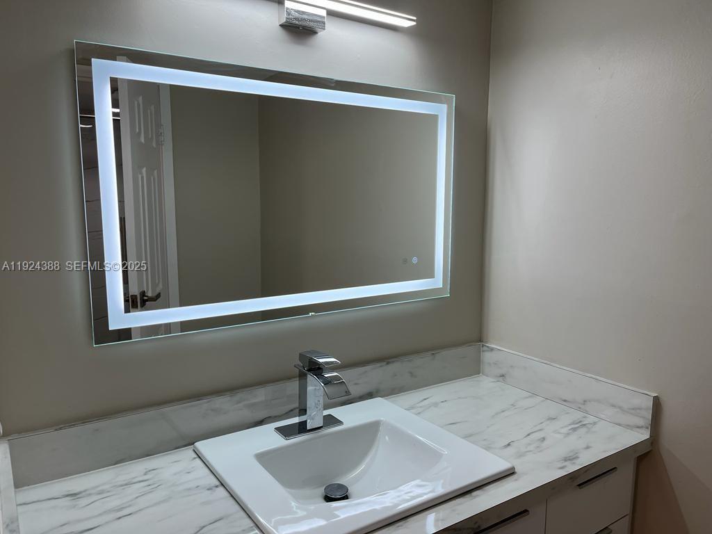 TOWN SQUARE CONDO - Residential Lease