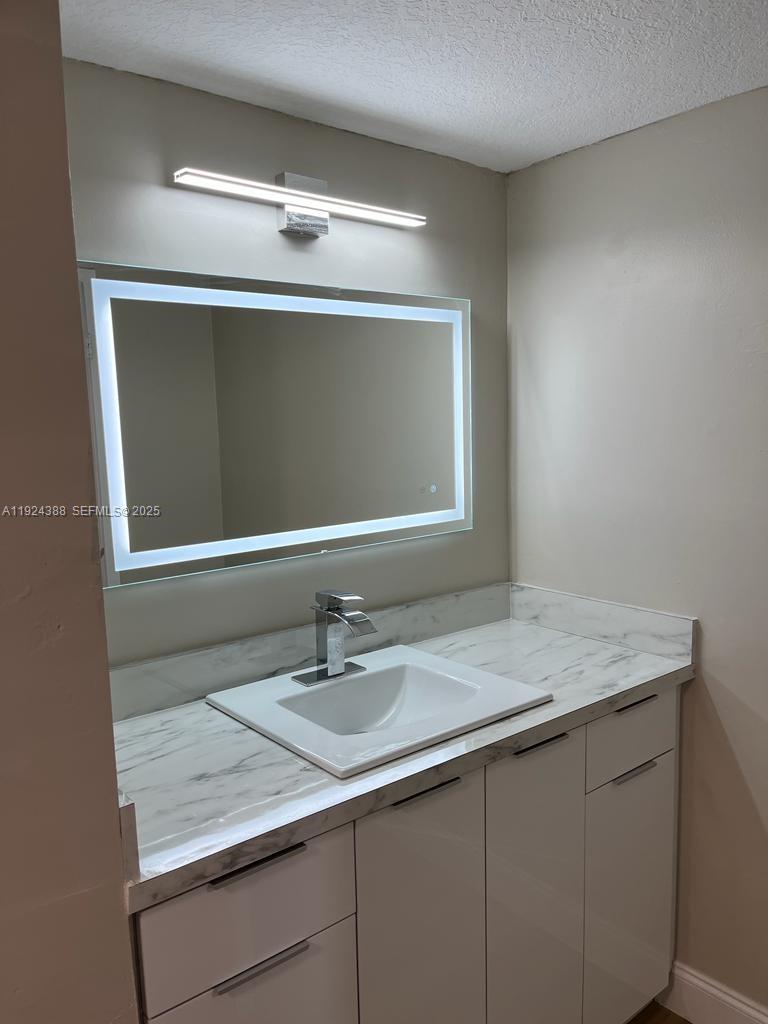 TOWN SQUARE CONDO - Residential Lease