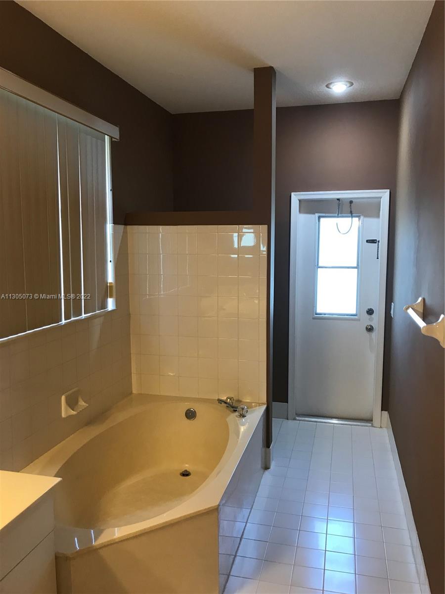 CORAL CREEK 146-6 B - Residential