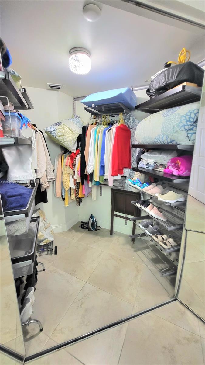 MYSTIC POINTE TOWER 500 C - Residential