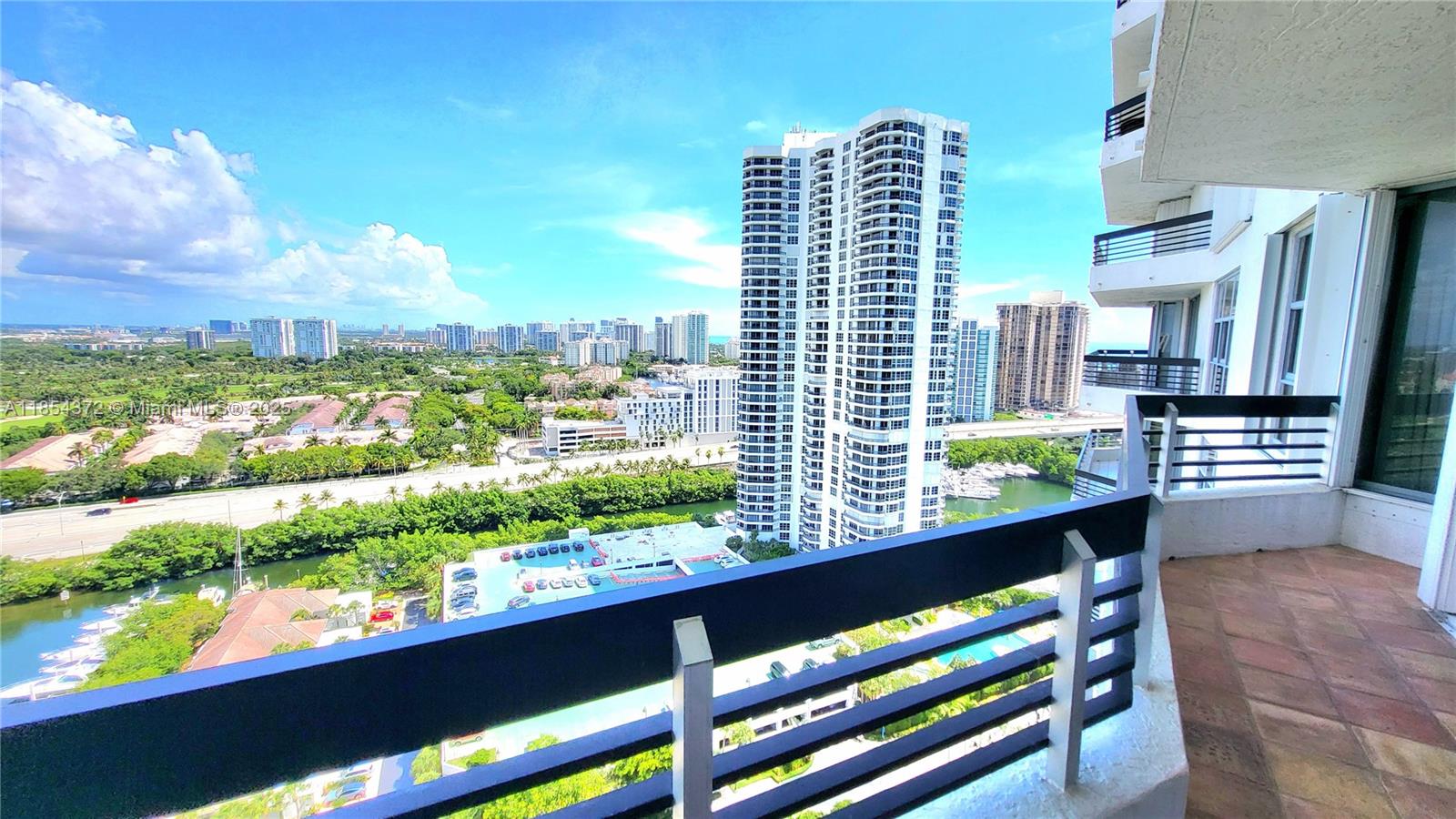 MYSTIC POINTE TOWER 500 C - Residential