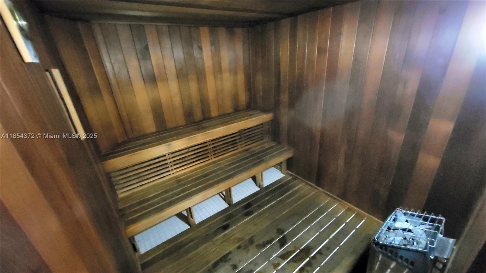 MYSTIC POINTE TOWER 500 C - Residential