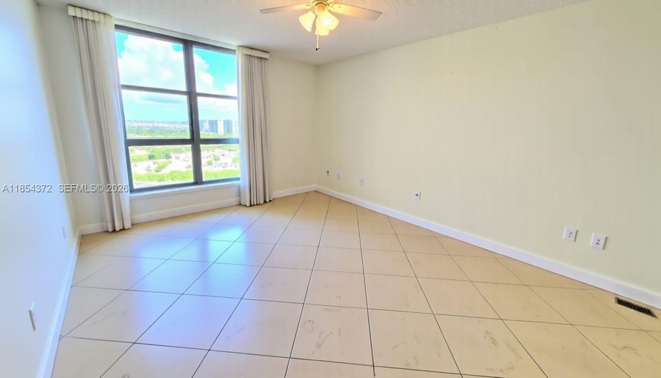 MYSTIC POINTE TOWER 500 C - Residential