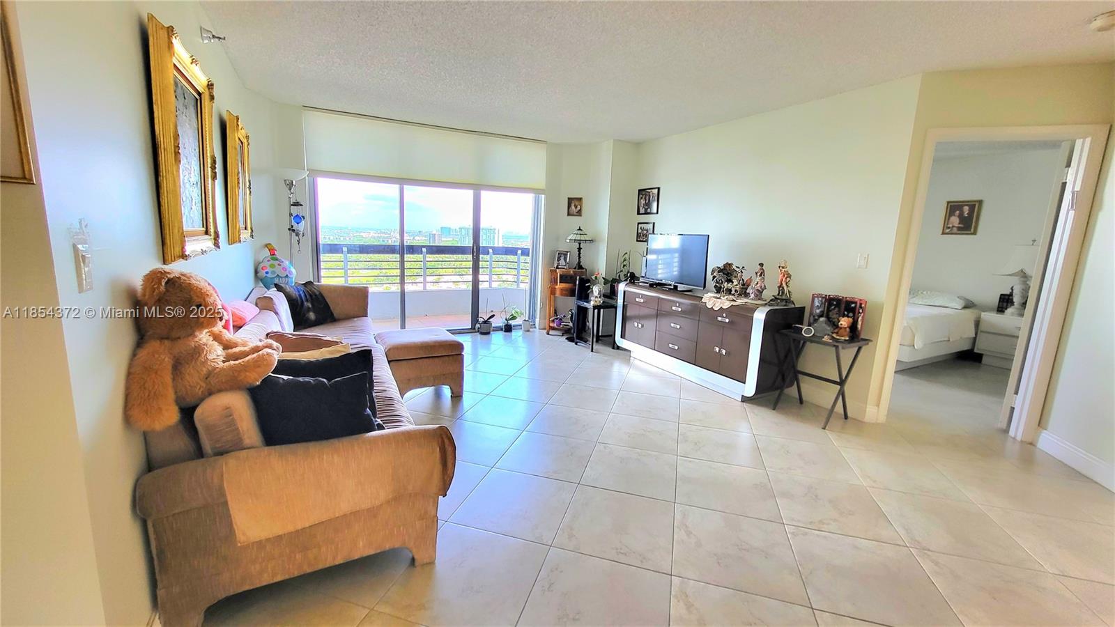 MYSTIC POINTE TOWER 500 C - Residential