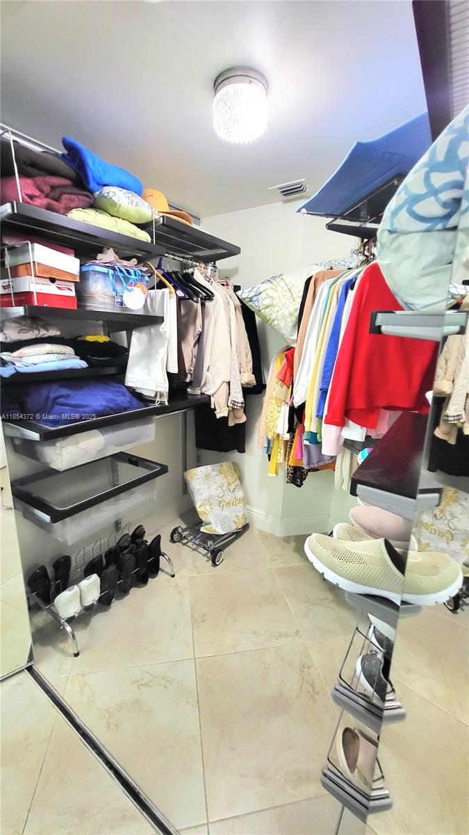 MYSTIC POINTE TOWER 500 C - Residential