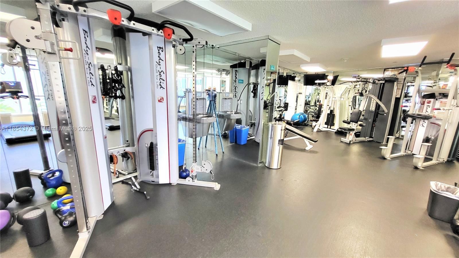 MYSTIC POINTE TOWER 500 C - Residential