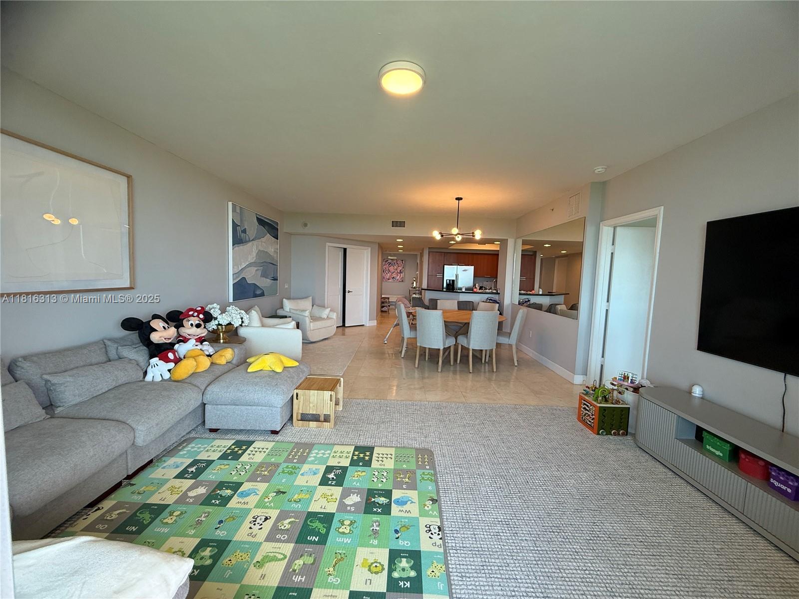 15051 Royal Oaks Ln 1104, North Miami, Miami-Dade County, Florida - 3 Bedrooms  
2 Bathrooms - 