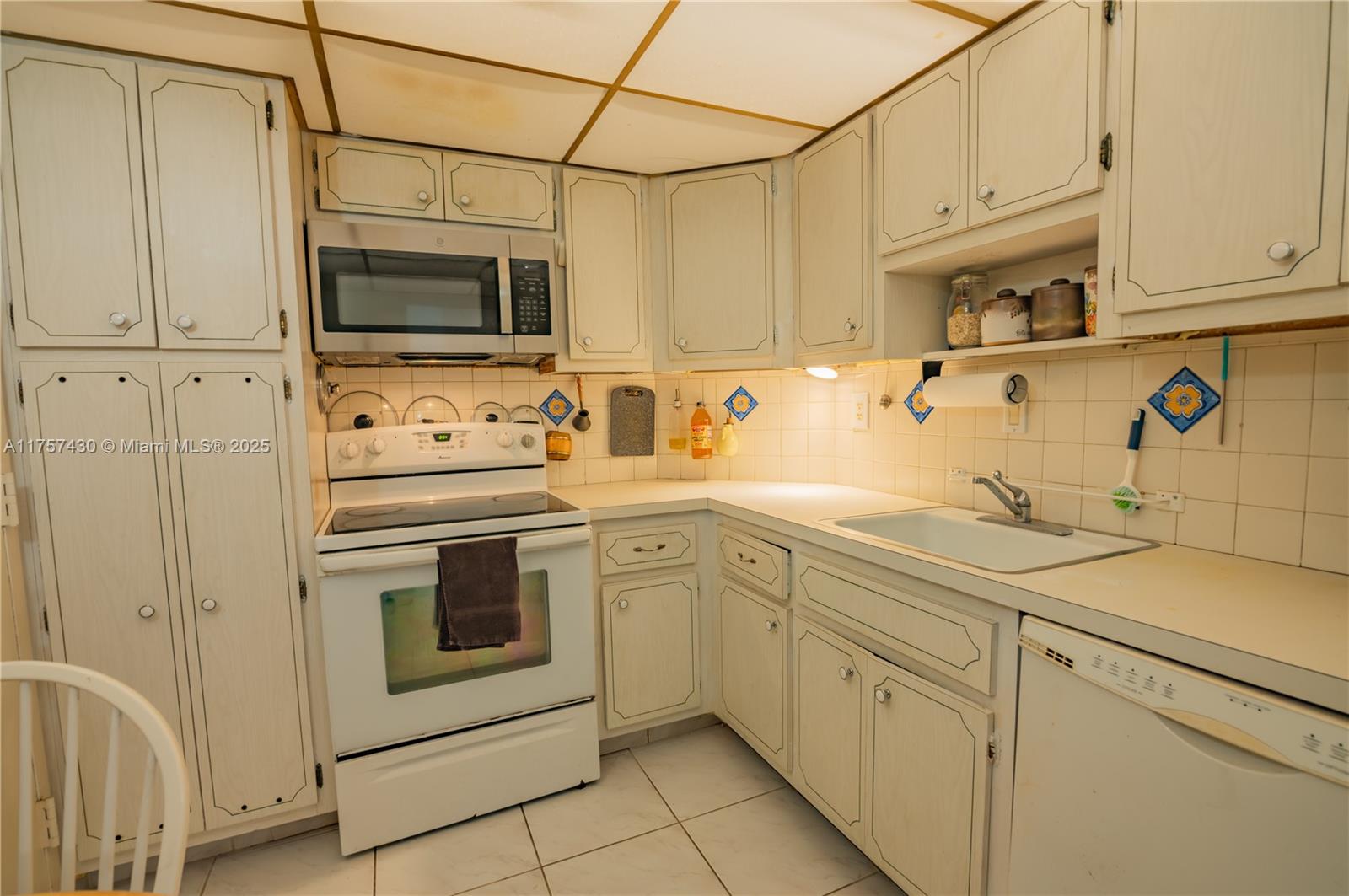 300 Bayview Dr 211