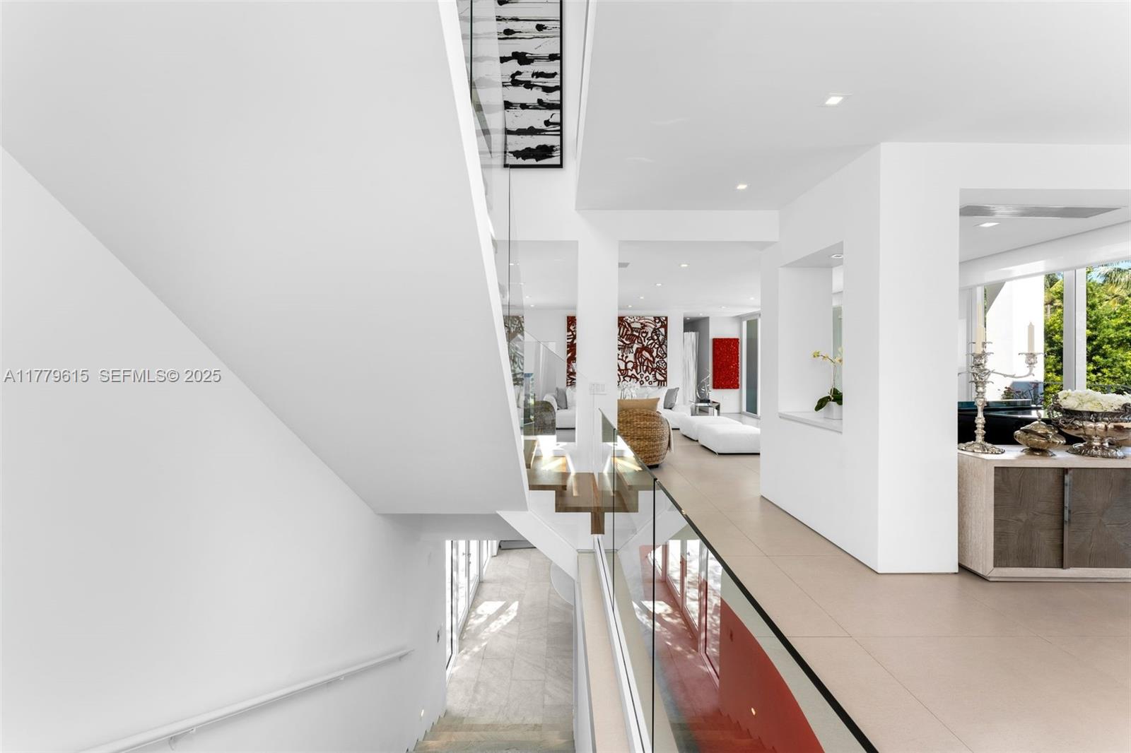 SMUGGLERS COVE - Residential