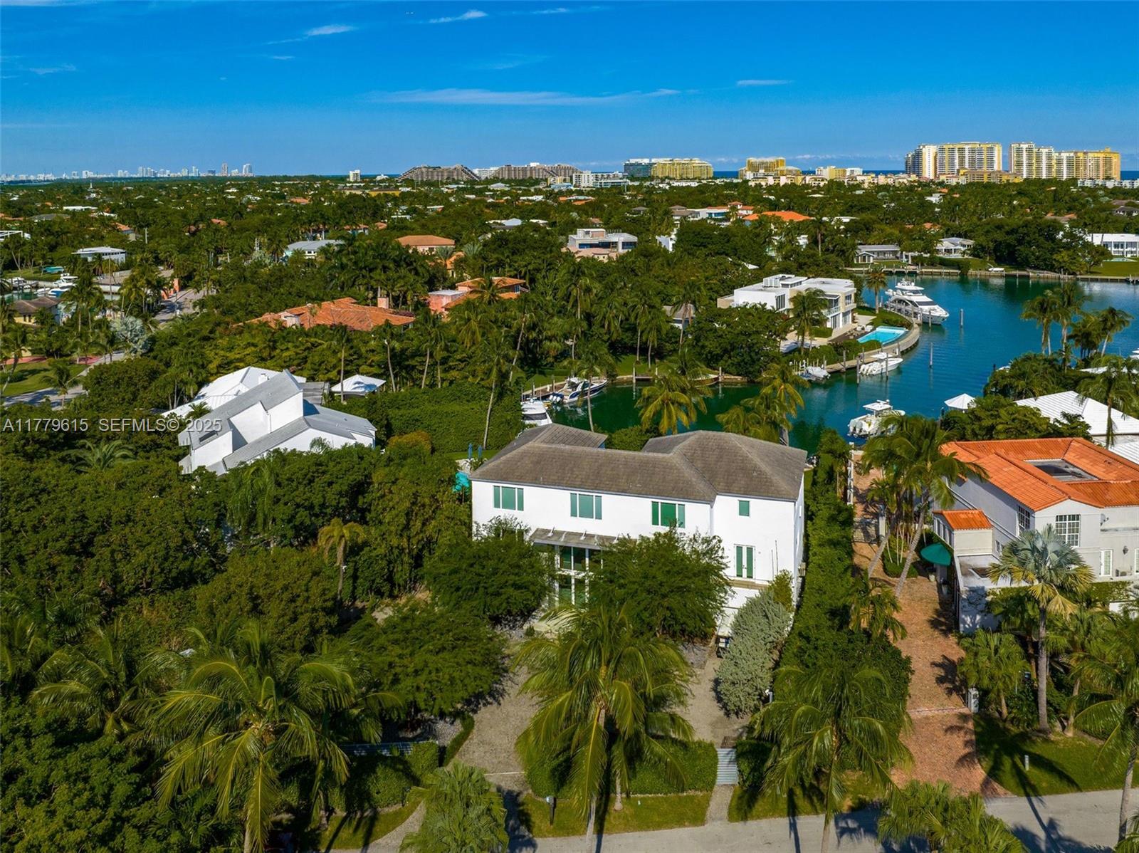 SMUGGLERS COVE - Residential