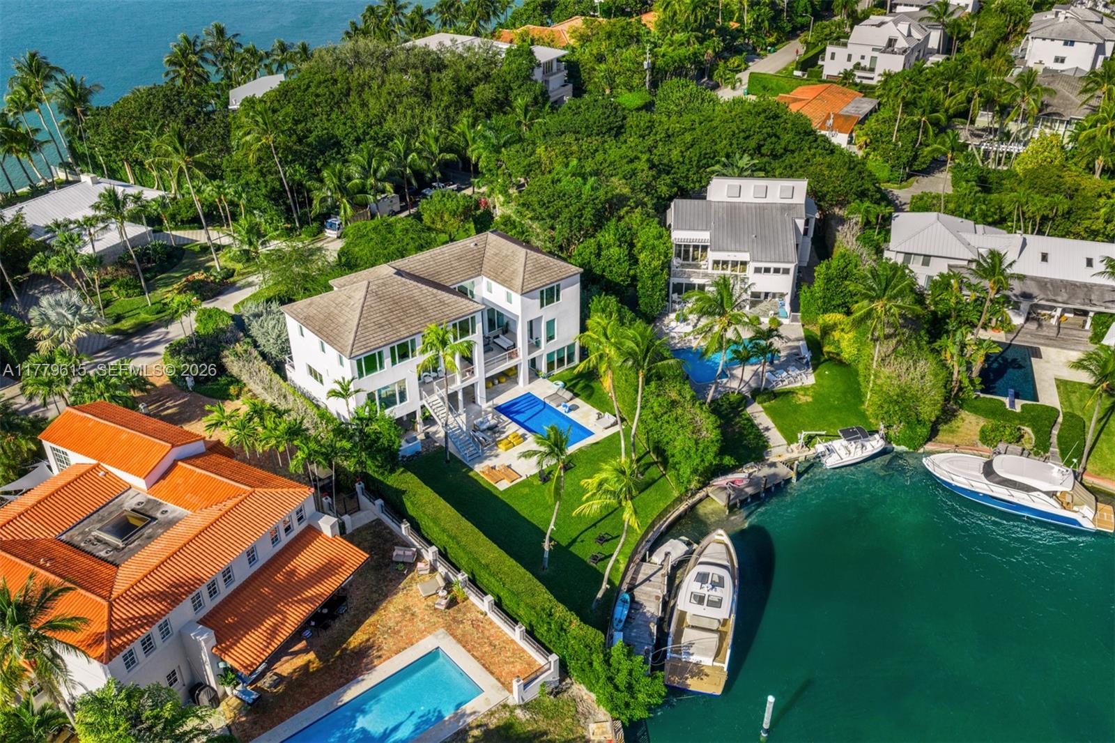 SMUGGLERS COVE - Residential