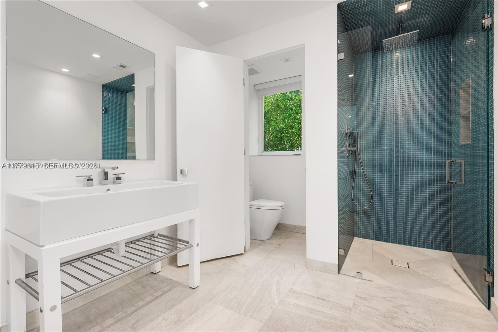 SMUGGLERS COVE - Residential