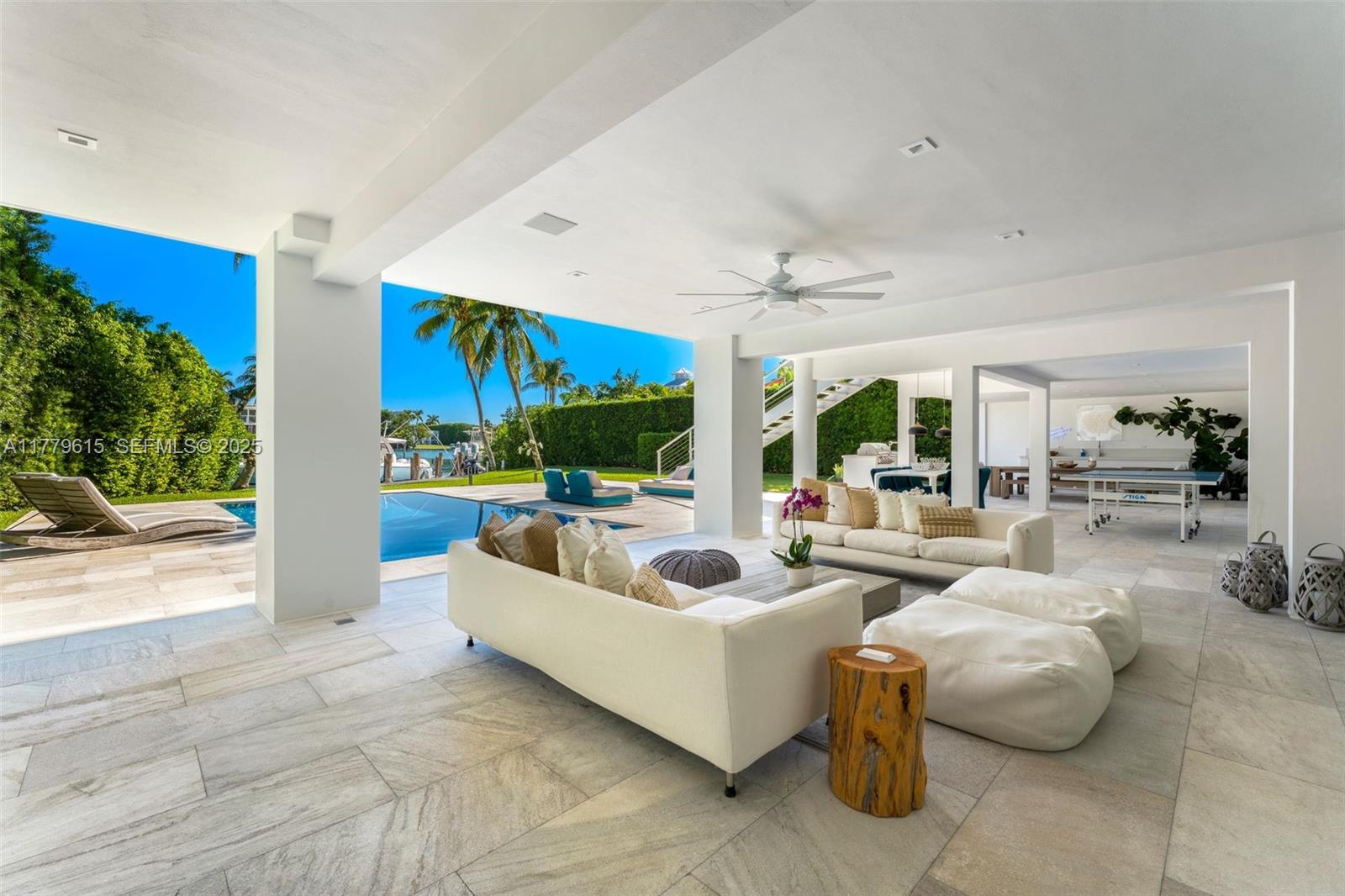 SMUGGLERS COVE - Residential