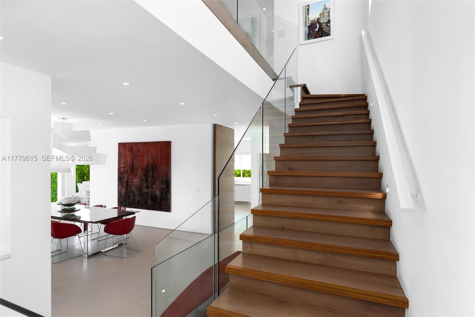 SMUGGLERS COVE - Residential