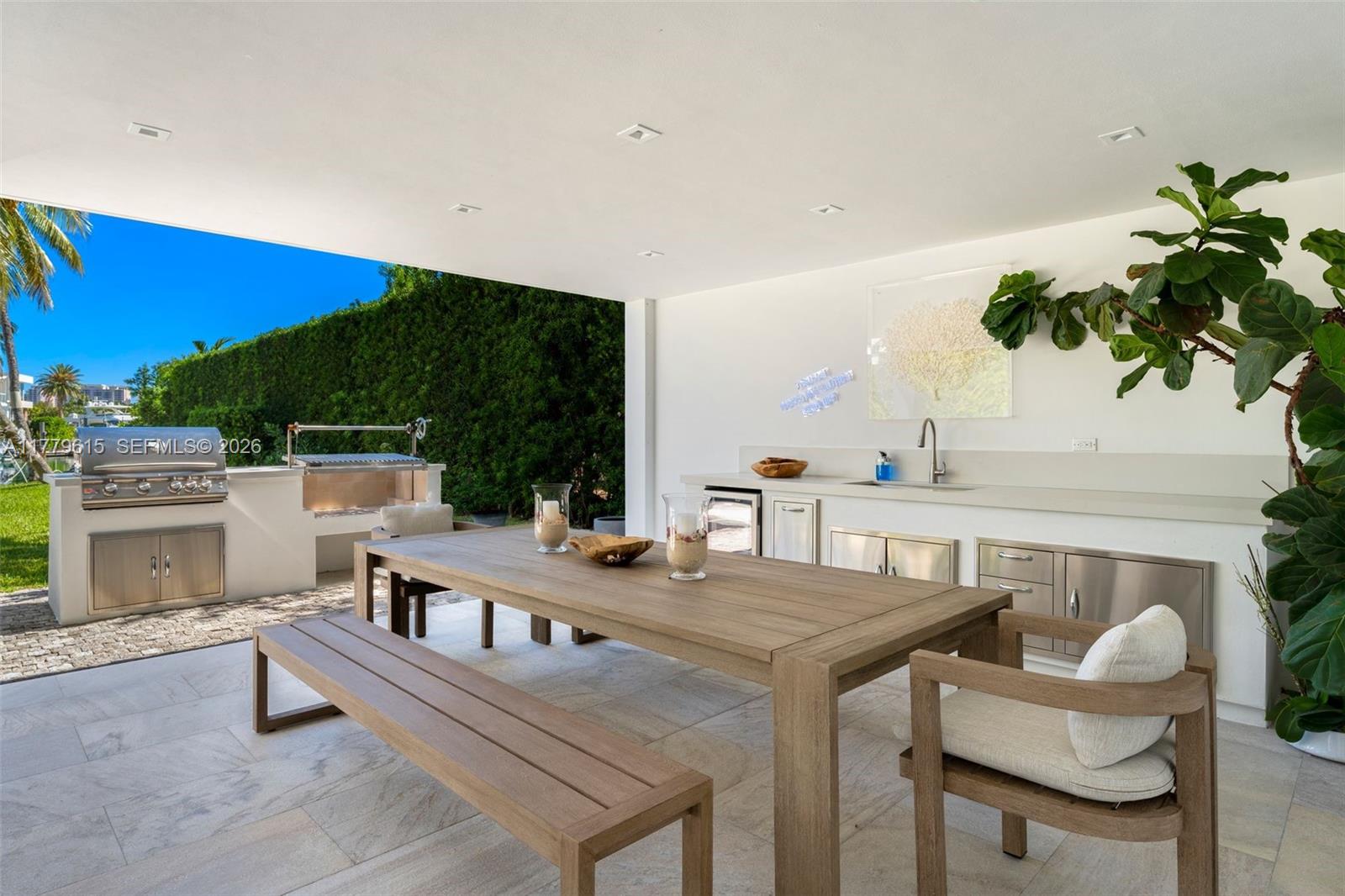 SMUGGLERS COVE - Residential