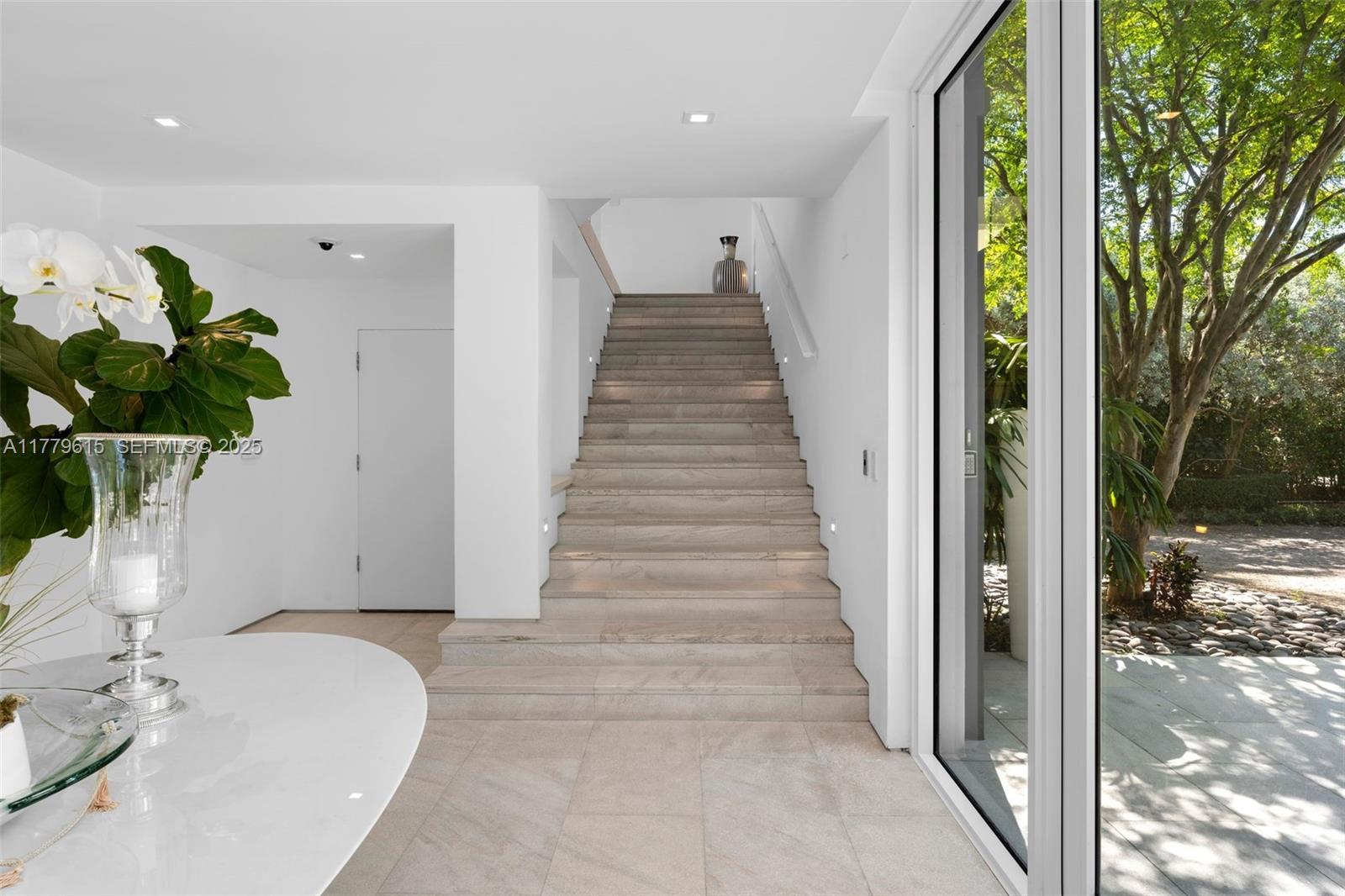 SMUGGLERS COVE - Residential