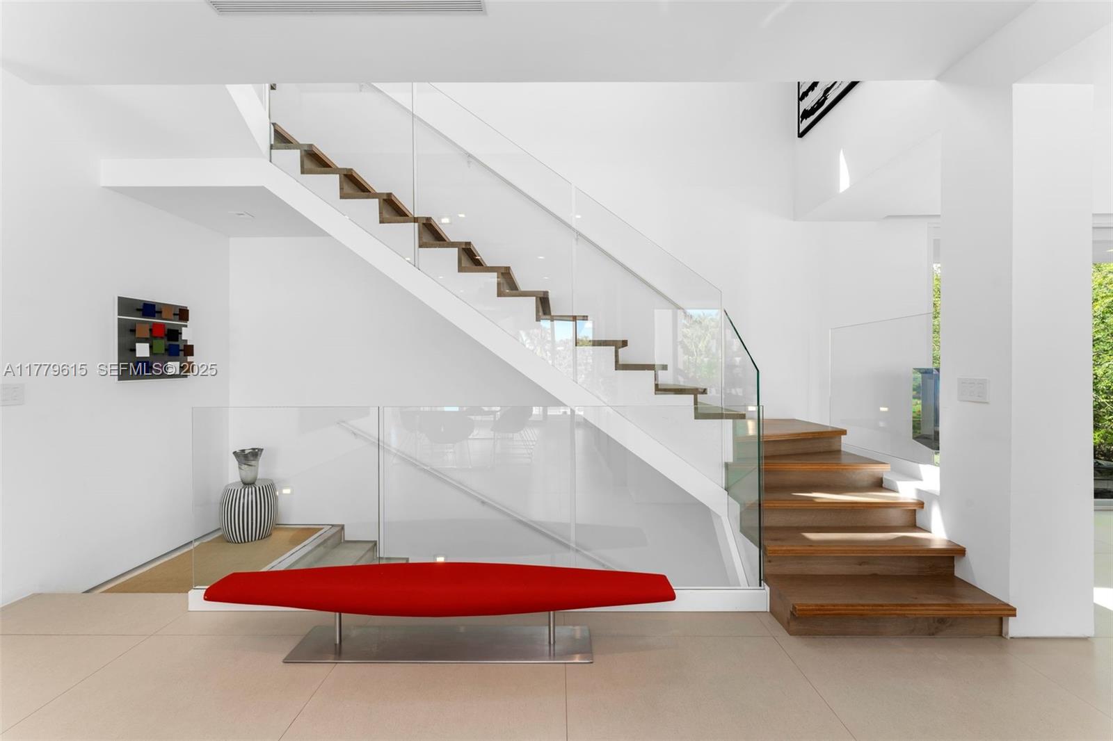 SMUGGLERS COVE - Residential