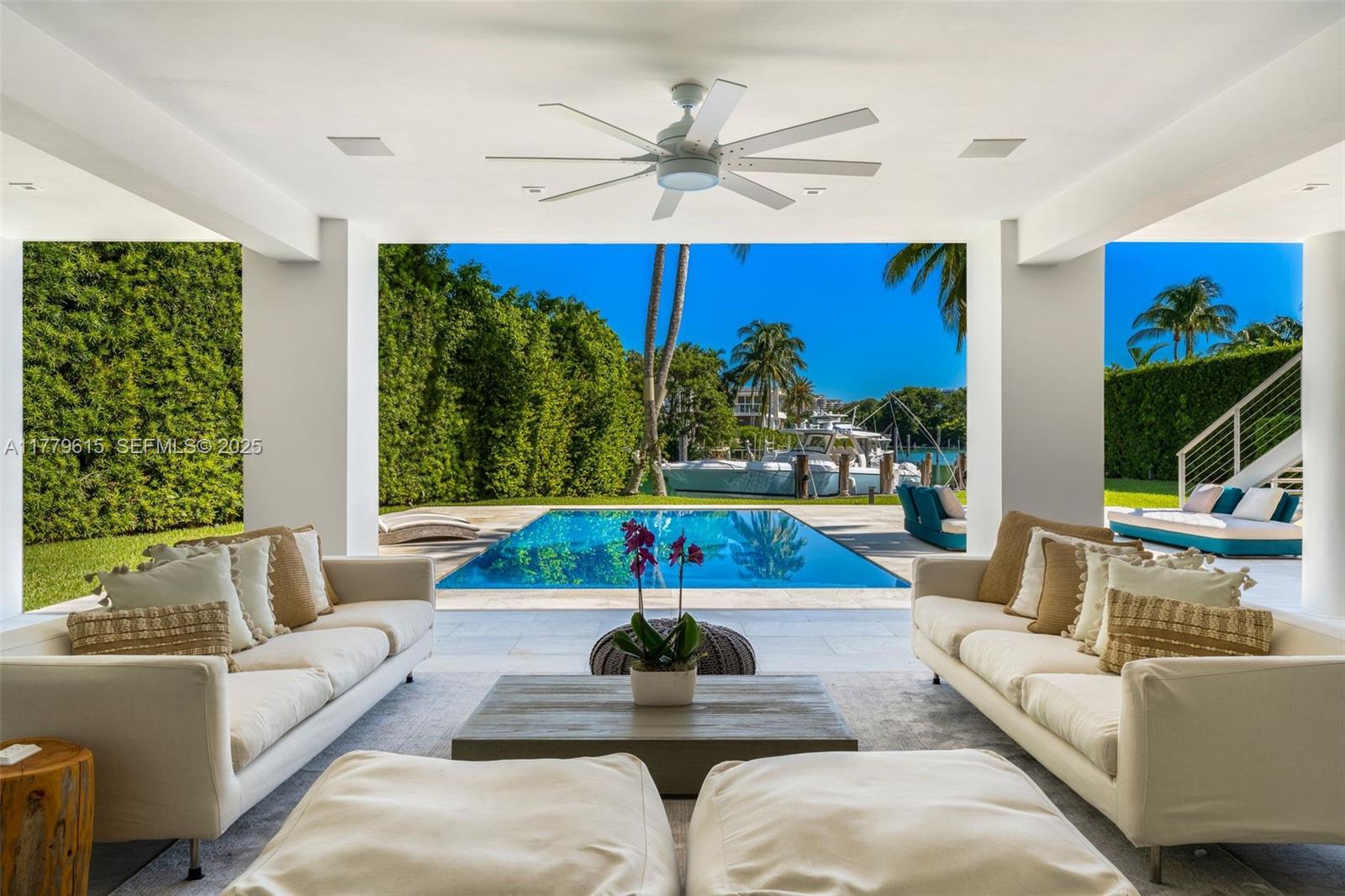 SMUGGLERS COVE - Residential