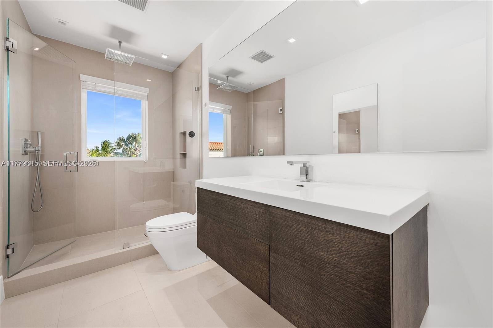 SMUGGLERS COVE - Residential